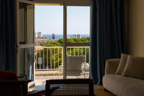 Seaview apartment newly renovated to high quality