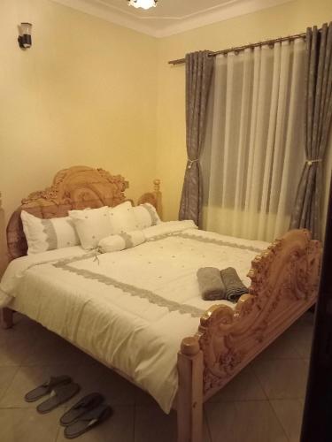 Una cama o camas en una habitación de Zuri Apartment