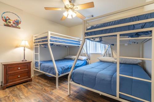 Ένα ή περισσότερα κρεβάτια σε δωμάτιο στο Spacious Bandera Family Fun House with King bed