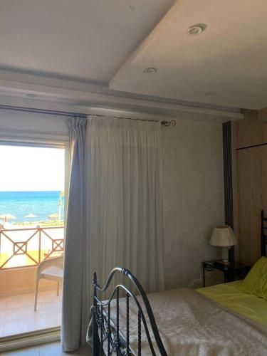 Stand alone villa with pretty garden all air conditioned