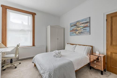 a bedroom with a bed with a teddy bear on it at Large 4 Bed Town House Ideal for Contractors & Family Friendly in Great Central Location in Plymouth