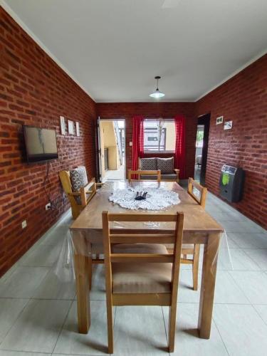 a dining room with a wooden table and chairs at 4 Estaciones in Pergamino