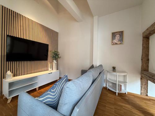 a living room with a couch and a flat screen tv at Altstadt-Romanze in Coburg