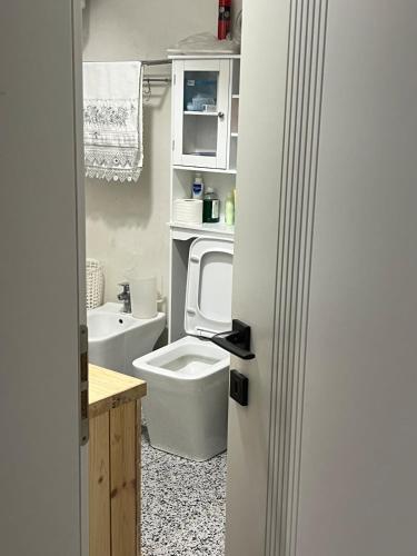 a small bathroom with a toilet and a sink at Nils Home in Dhërmi