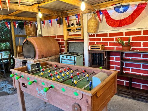 a kitchen with a table with a chess board at Cabaña La campana in Hijuelas