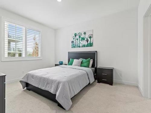 Postel nebo postele na pokoji v ubytování Beautiful Irvine Grand Park Community Cozy and Comfortable Home