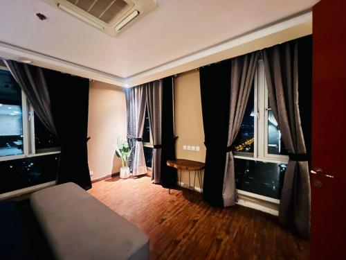 Afbeelding uit fotogalerij van Homies Apartments in DHA phase 4 Gold crest Mall in Lahore