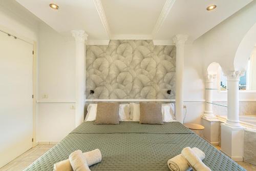 a bedroom with a large bed with two towels on it at As de Casas - Parque Albatros 2 in San Miguel de Abona