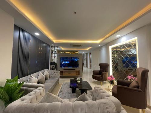 Гостиная зона в Homies Apartments in DHA phase 4 Gold crest Mall