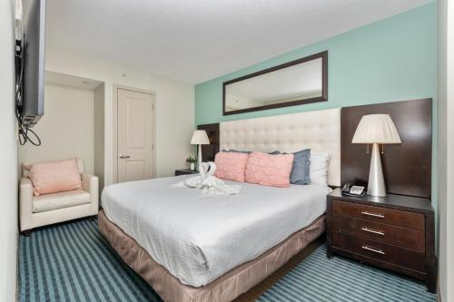 Postel nebo postele na pokoji v ubytování Stylish 1BR Oceanfront Stay in the Heart of Myrtle Beach 3rd Fl of OO Resort