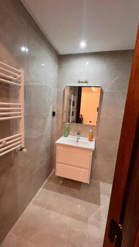 a bathroom with a sink and a mirror at Italian design et Vue panoramique in El Aouina Station