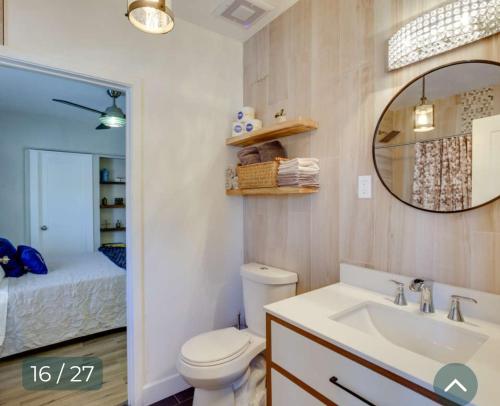 Ένα μπάνιο στο Grant Casitas-El Paso - 3 units