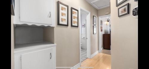 Chic Venice Beach Bungalow Steps from the Canals & Beach photo 20
