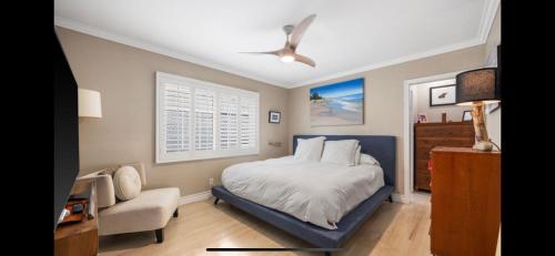 Chic Venice Beach Bungalow Steps from the Canals & Beach photo 3