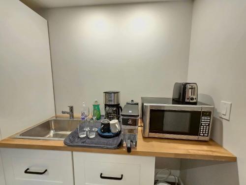 Billede fra billedgalleriet på Cozy,spacious basement suite in Cambridge near 401 i Cambridge