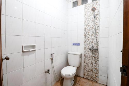 a bathroom with a toilet and a shower at Hotel Limaran 1 in Yogyakarta