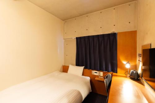 Postel nebo postele na pokoji v ubytování Hotel Landmark Umeda