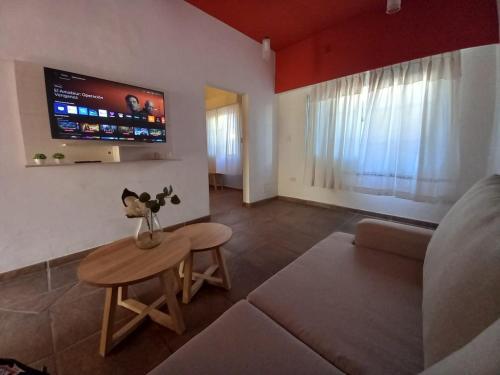 a living room with a couch and a table at Alquiler Temporario Casa Cervantes in Paraná