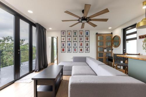 a living room with a couch and a ceiling fan at La Casita de Acero in Rio Grande