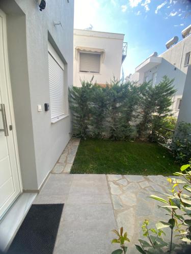 Κήπος έξω από το Apartment in Paralia Ofriniou