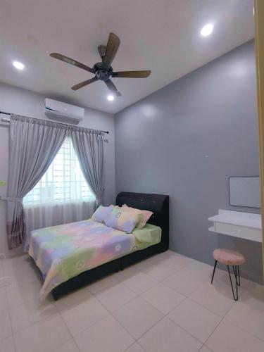 a bedroom with a bed and a ceiling fan at The 3's Homestay Alor Setar #FREE UNIFI in Alor Setar