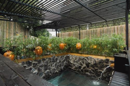 Aed väljaspool majutusasutust Floating Whale Gapyeong Pool Villas Spa Resort