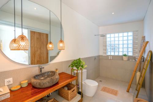 Ένα μπάνιο στο Namera Solaria - 1BR New Villa in Kerobokan
