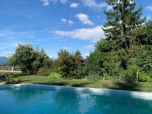 a swimming pool in a yard with trees at Un petit coin de Paradis in Lalley
