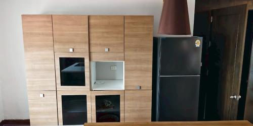 a wooden wall with a refrigerator in a room at Gazebo Resort Pattaya in Pattaya Central