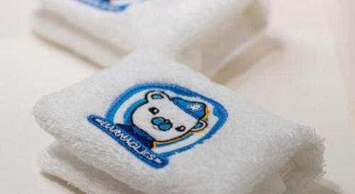 a white towel with a hello kitty sticker on it at Holiday Inn Express Jingdezhen Ancient Town By IHG in Jingdezhen