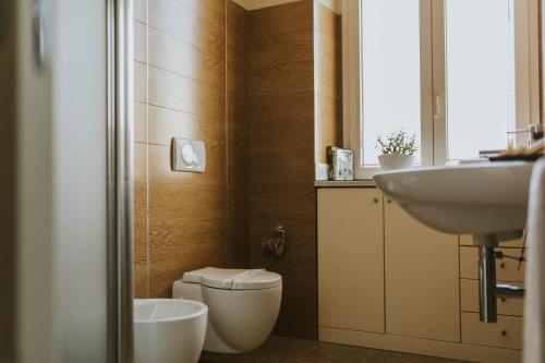 マテーラにあるCasa 900のバスルーム(トイレ、洗面台付)