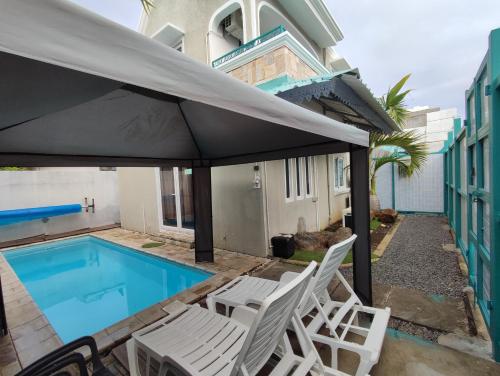 Bazén v ubytování Piscines Privées et Chauffées, Private Heated Pools nebo v jeho okolí