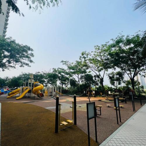 Kawasan permainan kanak-kanak di Cozy 2B1R 6pax Condo Forest City 3A-1609