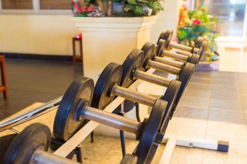 Fitness centrum a/nebo fitness zařízení v ubytování NTK Residence Hotel