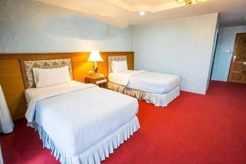 Postel nebo postele na pokoji v ubytování NTK Residence Hotel