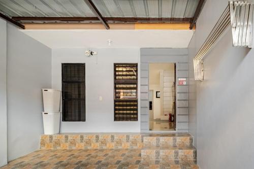 a room with white walls and a refrigerator at Your bequemer in Angeles