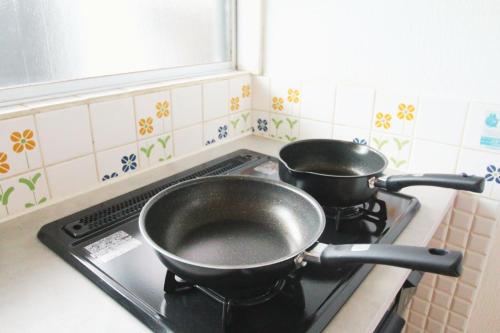 two pots sitting on top of a stove in a kitchen at Ivy Cottage 3F - Vacation STAY 42187v in Kumamoto