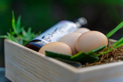 a crate of eggs and a bottle of wine at 郷音 The Summit Club in Tsuru 