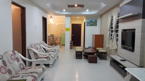 a hospital room with chairs and a flat screen tv at Rose Apartment Kea Farm in Cameron Highlands