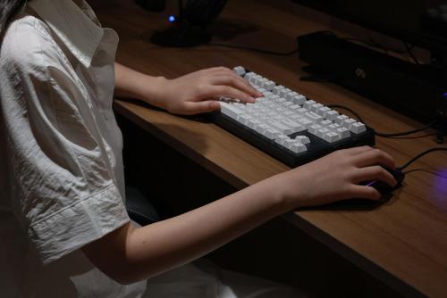 a woman is typing on a computer keyboard at Aank Ryokan Hotel Ansan Seonbu Branch in Ansan