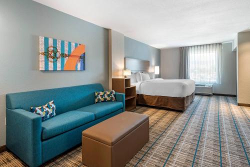 Кровать или кровати в номере MainStay Suites Durango