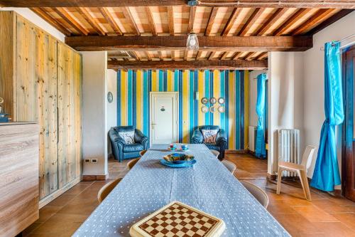a living room with a table with a chess board on it at Casale Rialto in Montefalco