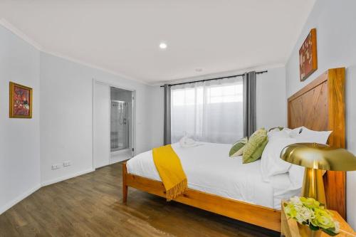 Ένα ή περισσότερα κρεβάτια σε δωμάτιο στο Spacious 4BR 2bath Family Home near Casey Central