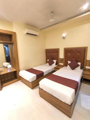 Aster Hotel Near Mumbai Airportにあるベッド