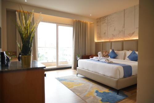 Katil atau katil-katil dalam bilik di Clarion Hotel Hyderabad