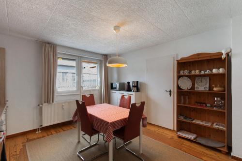 a dining room with a table and chairs and a window at Ferienhaus Alte Schäferei in Gründau