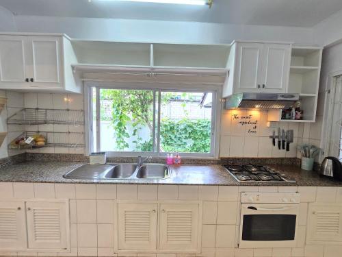 Dapur atau dapur kecil di City Life Private Pool Villa
