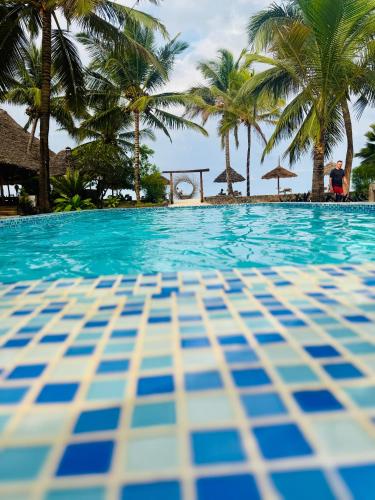 Bazén v ubytování Mambo Ocean Resort nebo v jeho okolí