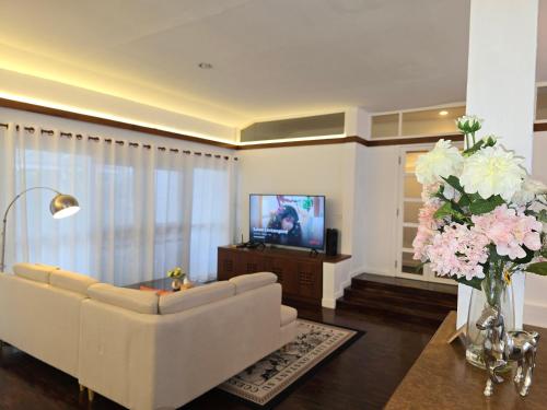 Televisyen dan/atau pusat hiburan di City Life Private Pool Villa
