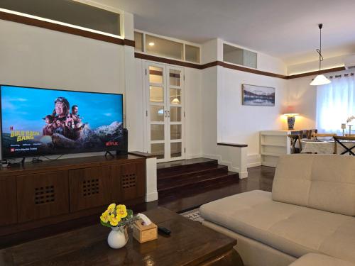 Televisyen dan/atau pusat hiburan di City Life Private Pool Villa